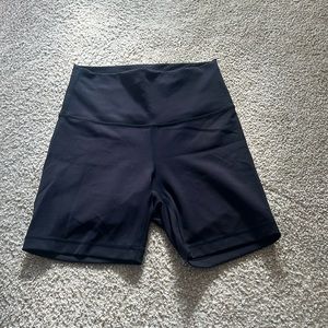 Lululemon Wunder Train 6 inch short